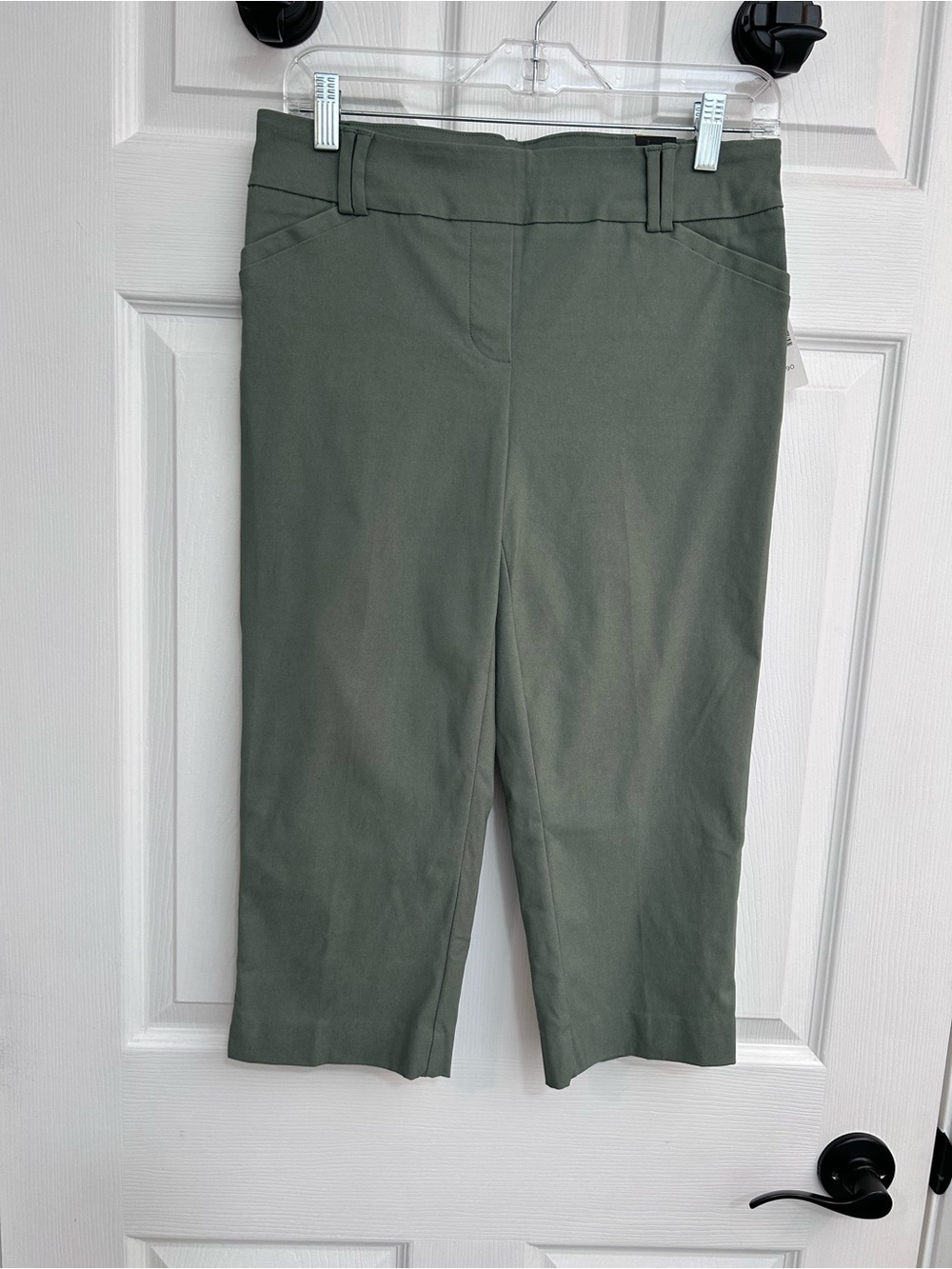 Reitmans Olive Green Cropped Pull-On Capris